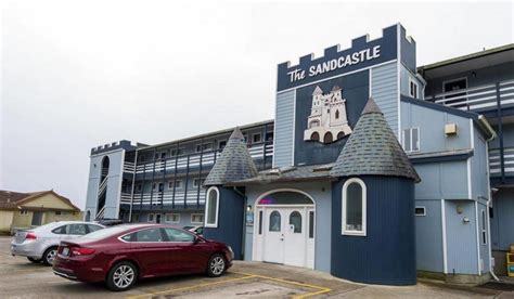 Sandcastle motel - This motel has the best stretch of beach in the whole city. Rooms are clean, pool was great, hot tub was clean. Location is great--lots of restaurants in walking distance.”